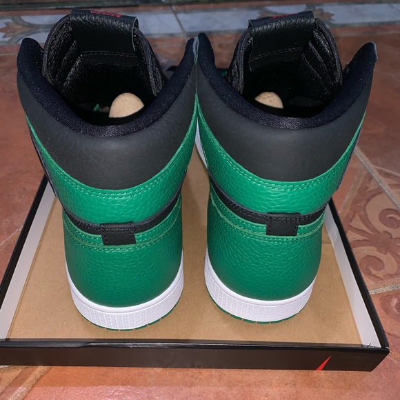 Jordan 1 Retro High Pine Green Black - Size 11 - Picture 5 of 5